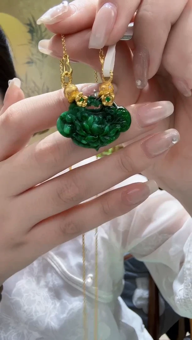 颈饰未镶嵌翡翠吊坠