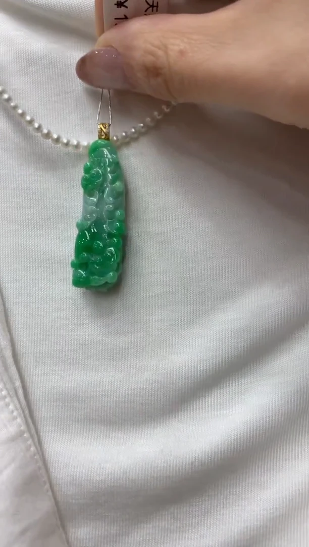 【闪购商品】翡翠吊坠(不含链)18K金镶嵌白菜