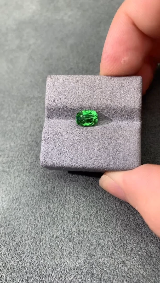 未镶嵌裸石石榴石（沙弗莱）卡扎尼 1.58CT