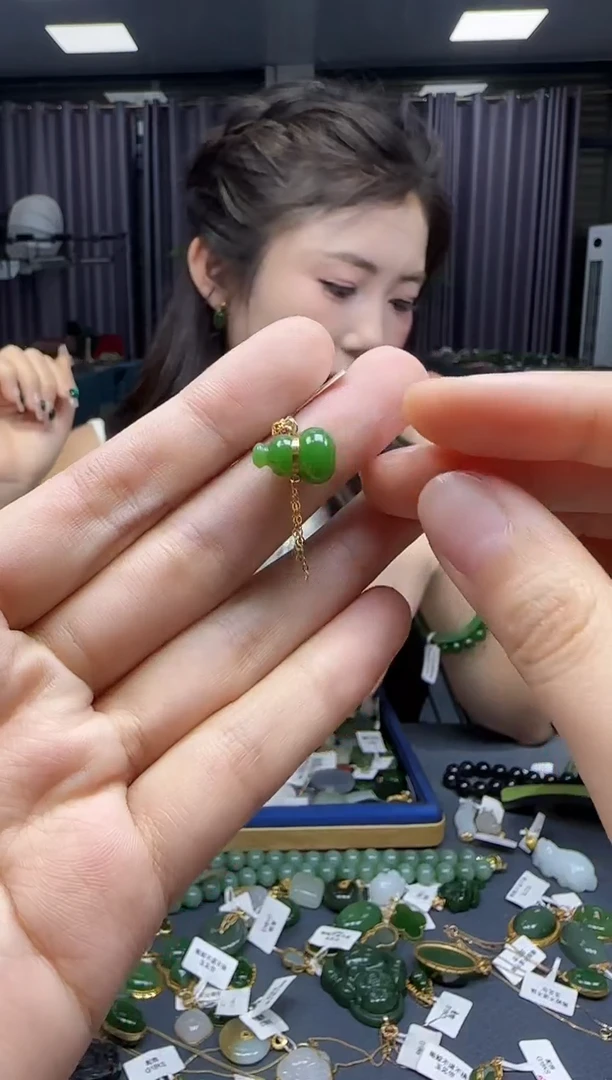 和田玉18K金镶嵌挂件1