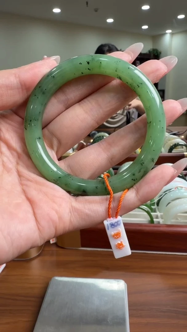 颈饰未镶嵌和田玉手镯55