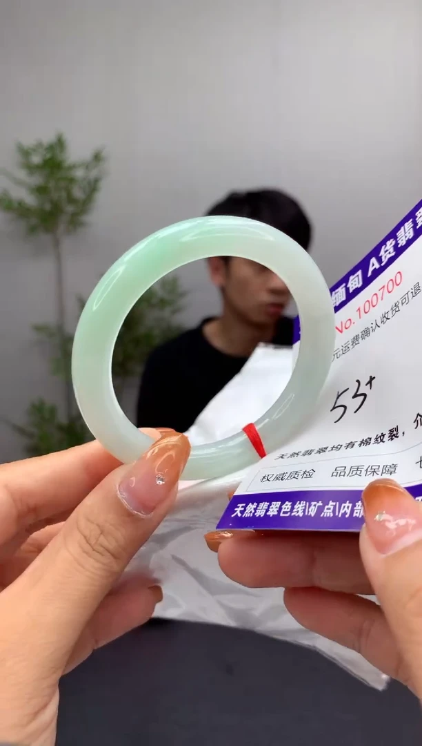 未镶嵌手镯翡翠有纹，完美者勿拍