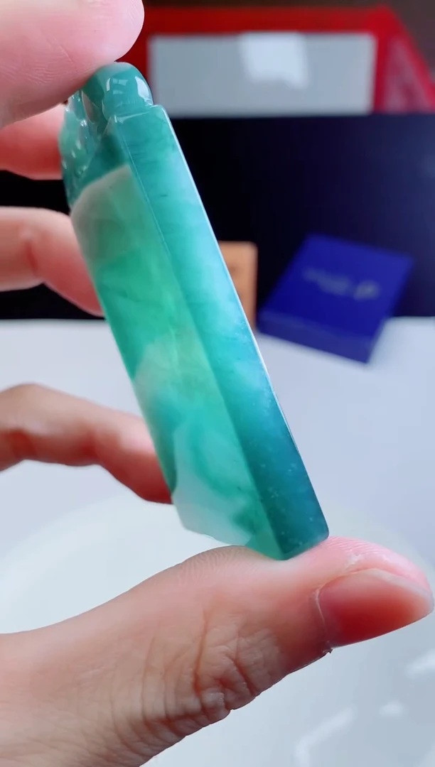 颈饰未镶嵌翡翠  ·