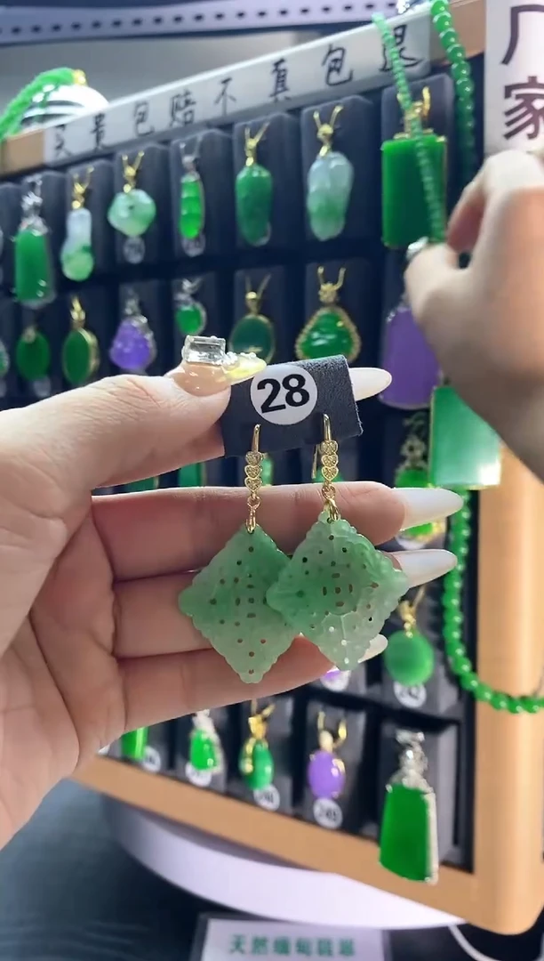 【闪购商品】翡翠耳饰银S925镶嵌28....