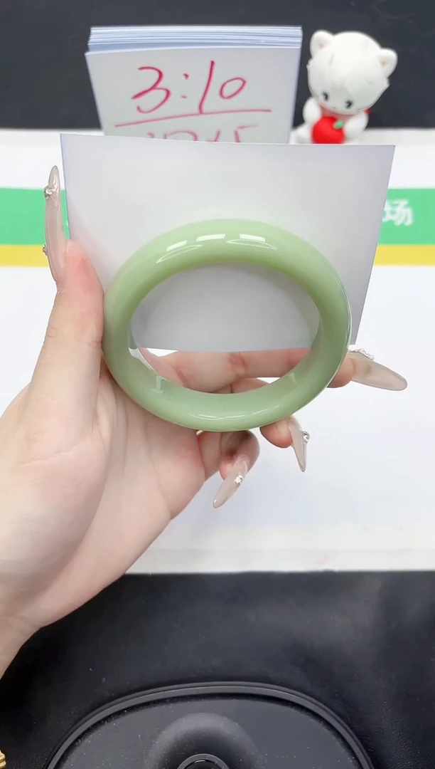 【闪购商品】石英质玉手镯未镶嵌256-58