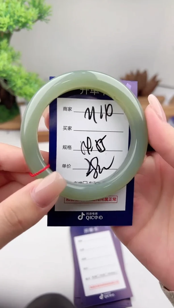 未镶嵌手镯和田玉微色差M14