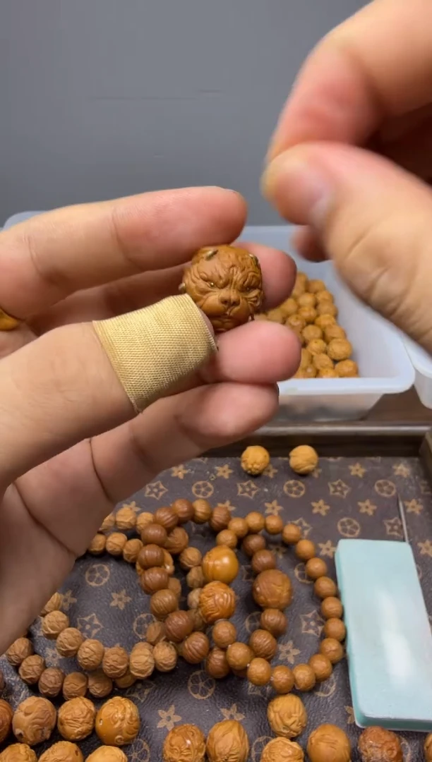 吊坠猴头核桃老款 狗王 重工 红色