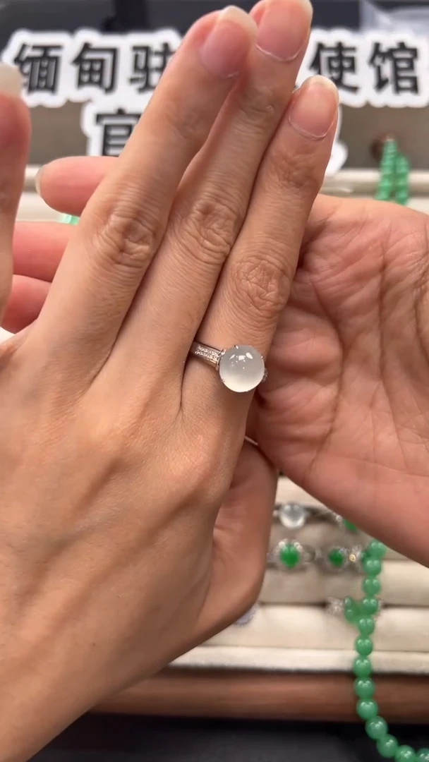 18K金镶嵌戒指翡翠缅甸珠宝严选馆CL