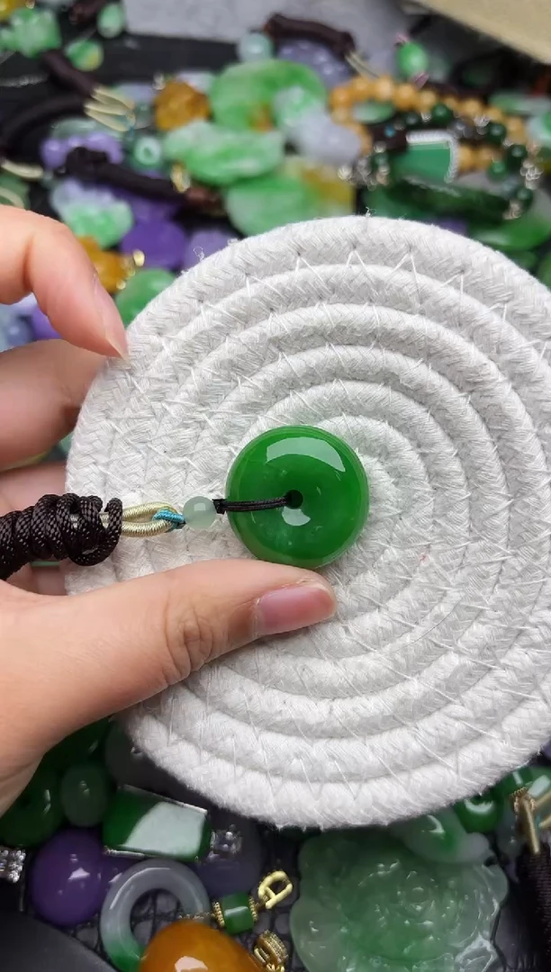 颈饰未镶嵌翡翠缅甸翡翠吊坠