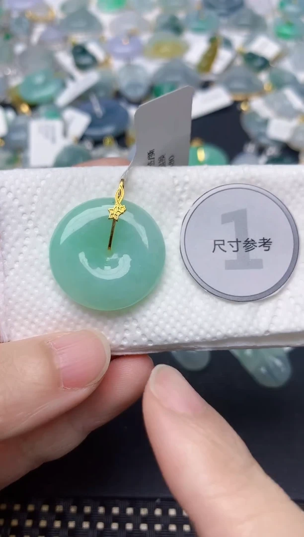颈饰18K金镶嵌翡翠天然缅甸A货翡翠