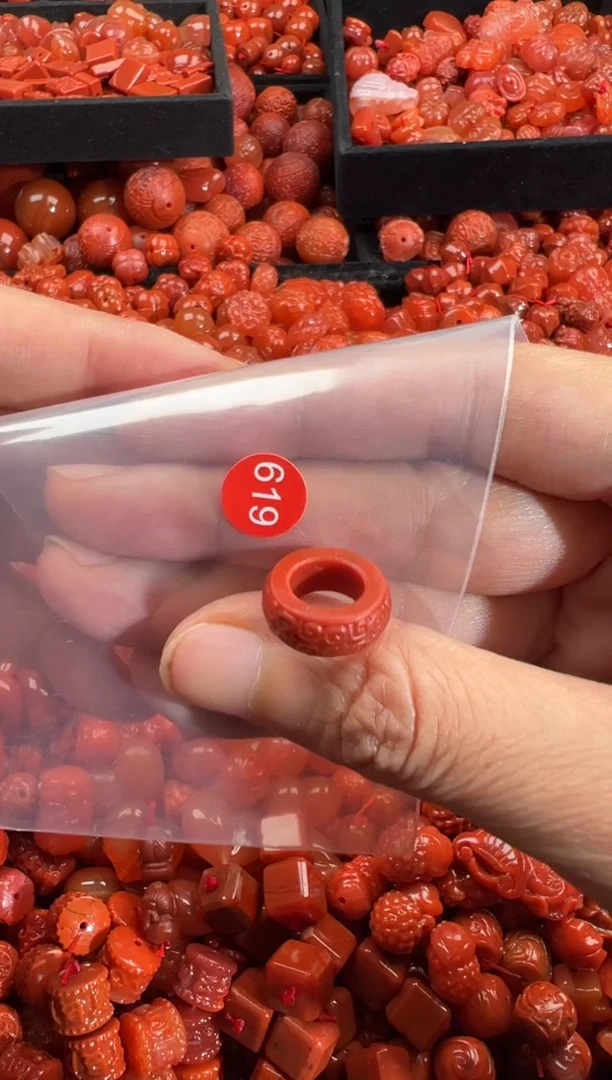 南红玛瑙未镶嵌颈饰1