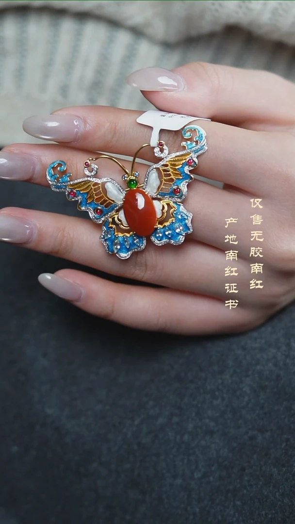 颈饰18K金镶嵌南红玛瑙蝴蝶吊坠@@DSKJ881846