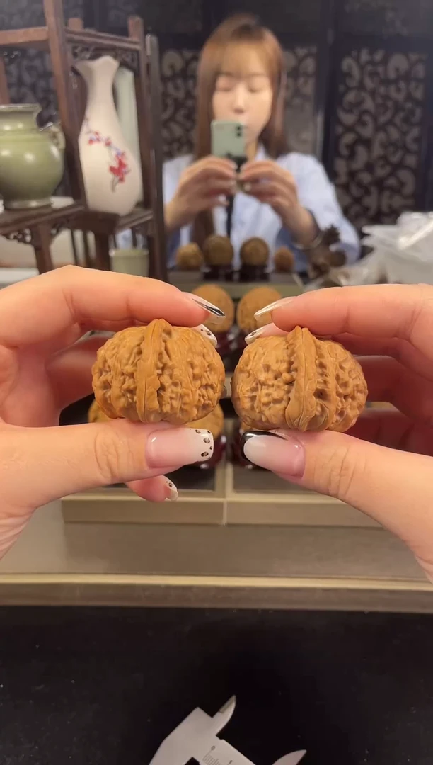 【闪购商品】文玩核桃吊坠白狮子42尺-5