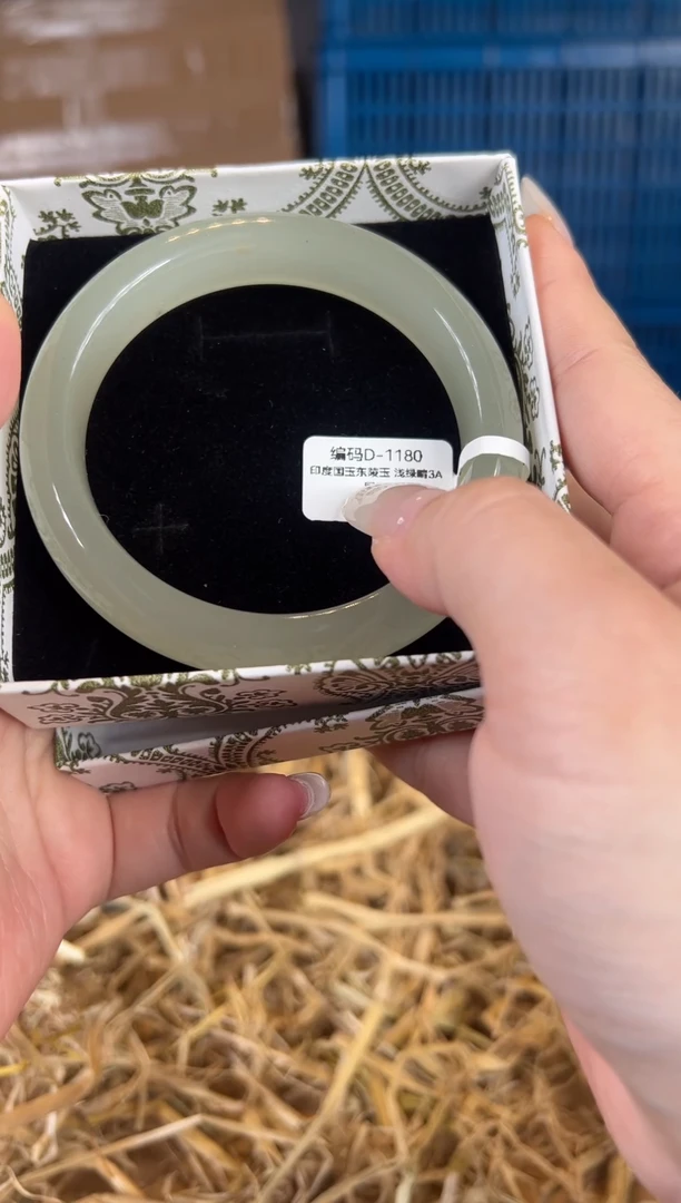 未镶嵌手镯石英质玉D1180