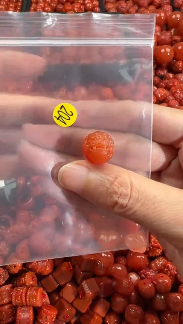 南红玛瑙未镶嵌颈饰1