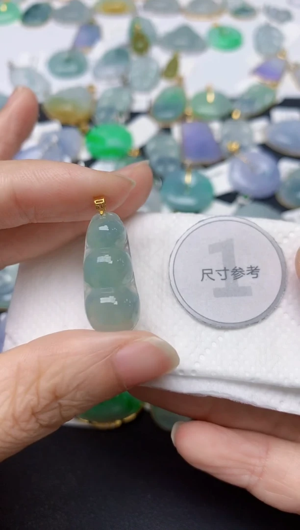 翡翠18K金镶嵌颈饰天然缅甸A货翡翠