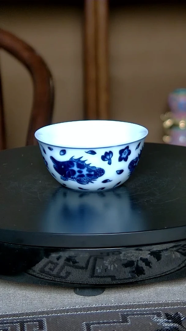 景德镇手工桃花鳜鱼卧足杯
