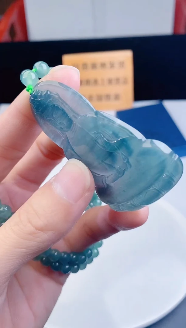 颈饰未镶嵌翡翠