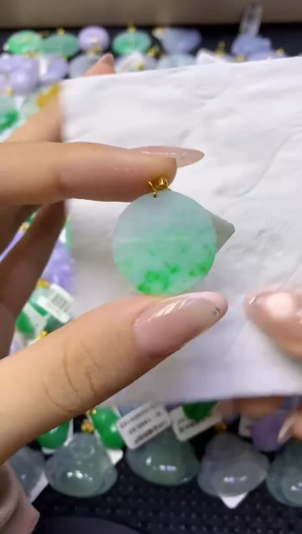 颈饰18K金镶嵌翡翠天然缅甸翡翠A货