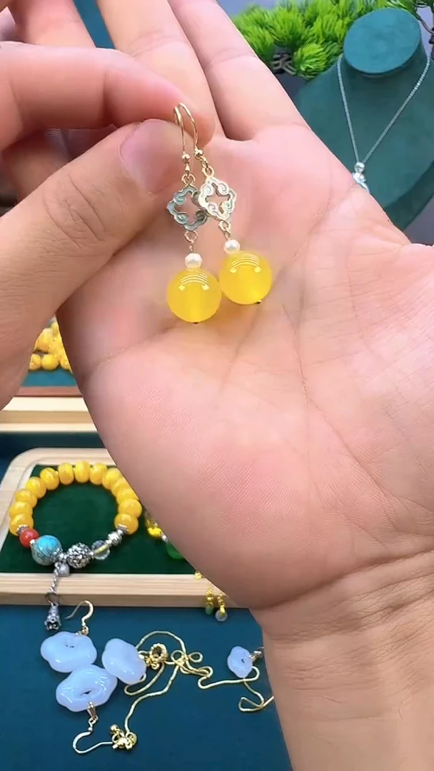 玛瑙/玉髓耳钉14K金镶嵌E55