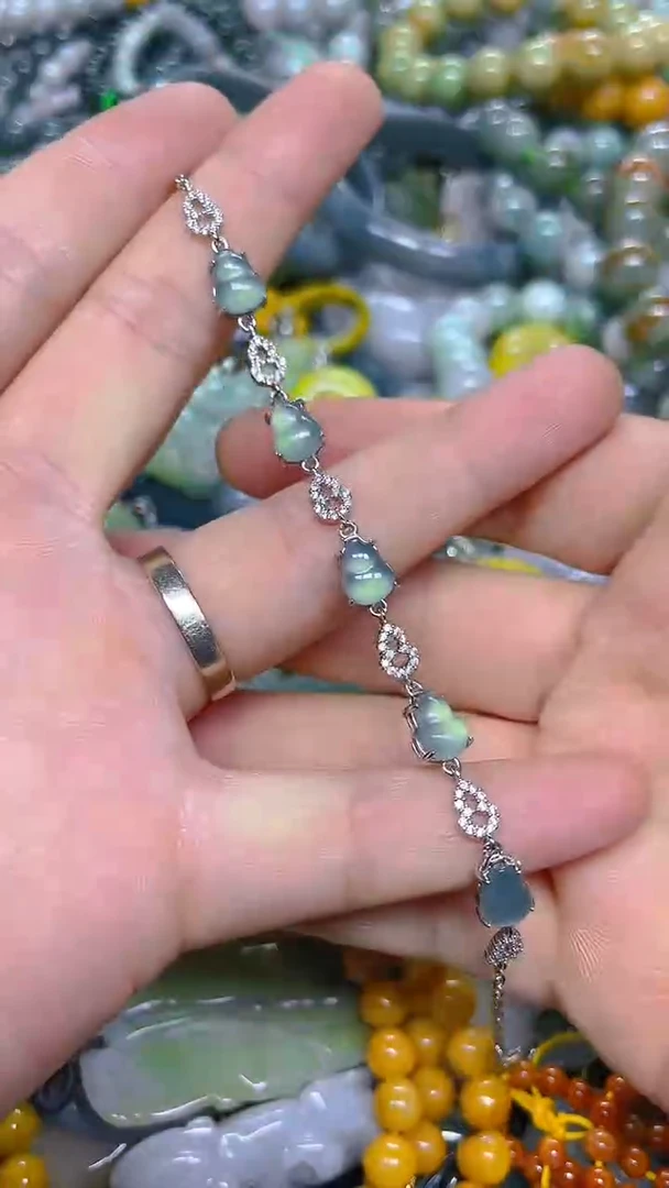 颈饰未镶嵌翡翠/ R /翡翠A货，一件也是批发价