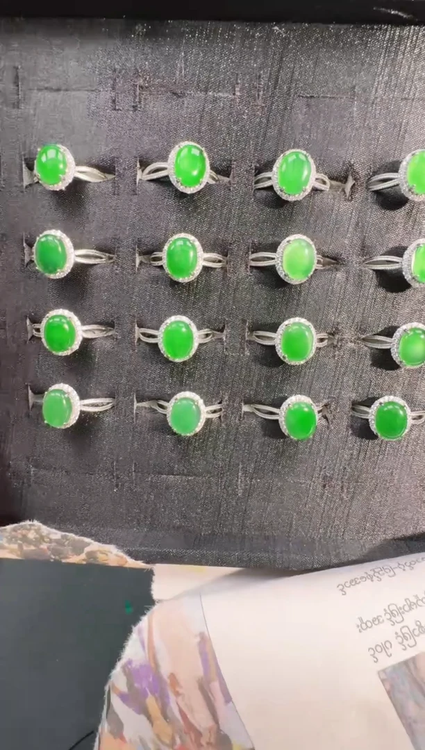 未镶嵌定制翡翠A货有轻微色差属于正常现象，戒指多样性发货1