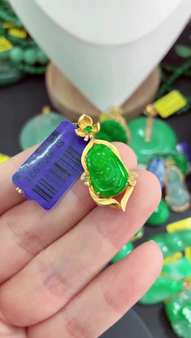 吊坠(不含链)18K金镶嵌翡翠挂件