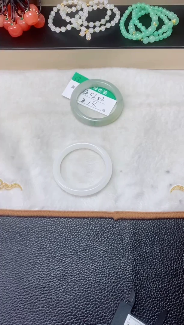 石英质玉（天山翠）手镯未镶嵌34  5354