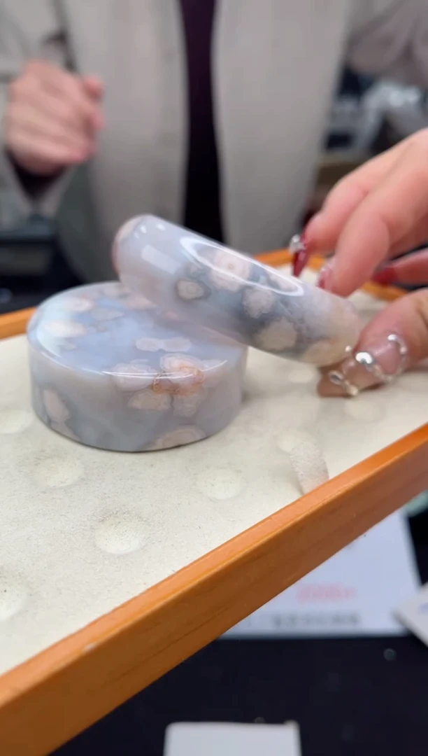 【闪购商品】石英质玉手镯未镶嵌53圈口（赠品镯心）1567046