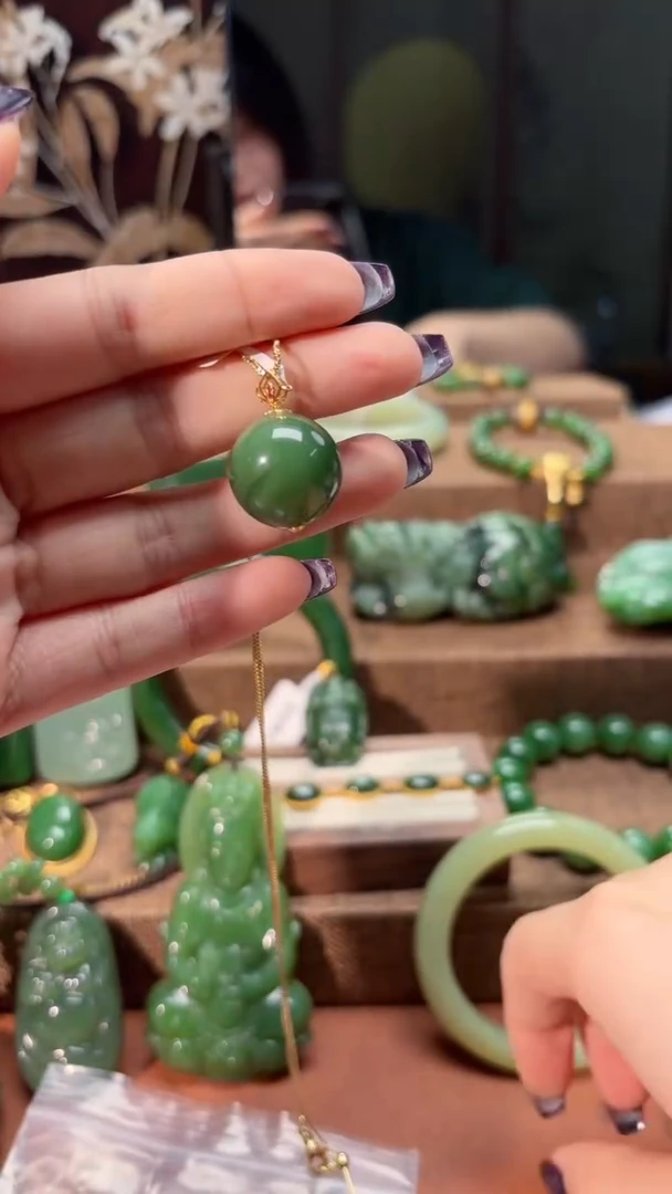 和田玉（碧玉）18K金镶嵌颈饰1