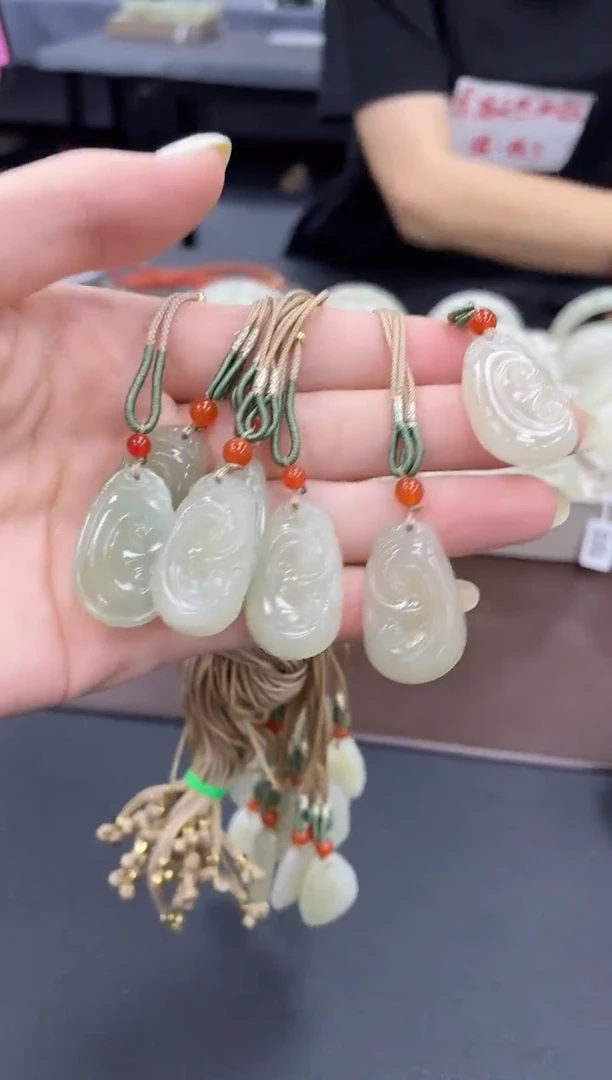 和田玉未镶嵌颈饰多样性拍一发一ww如意