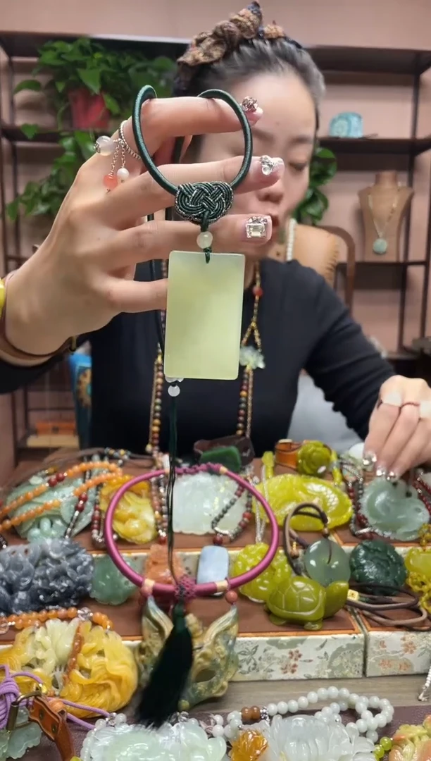 未镶嵌岫玉吊坠·