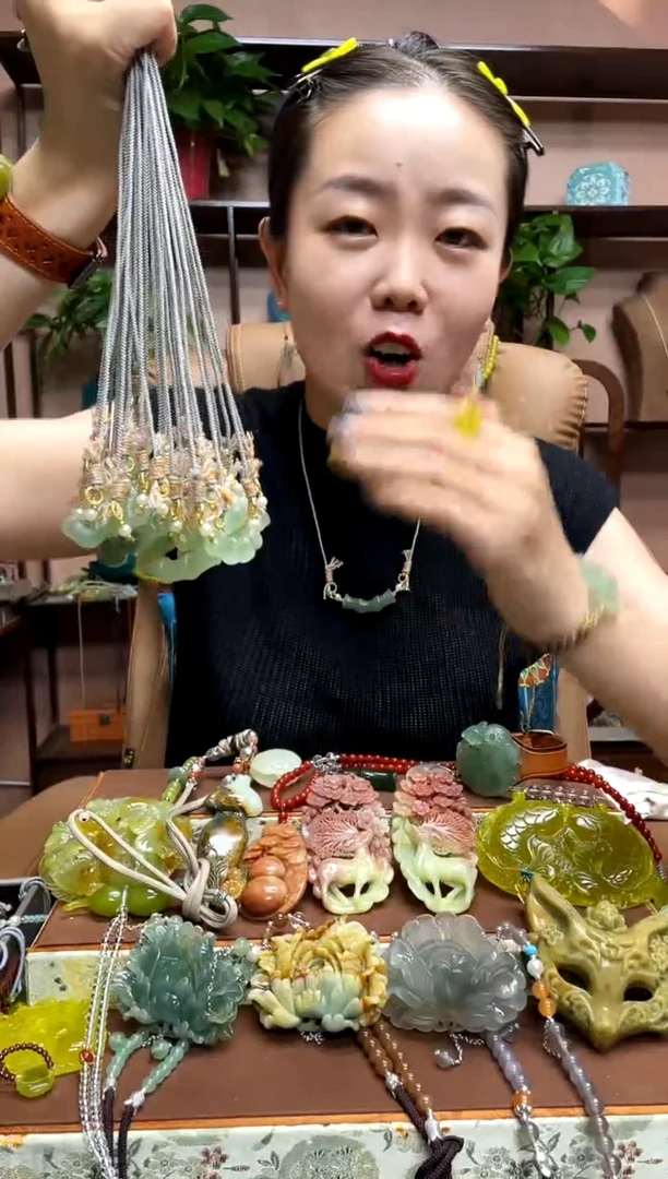 未镶嵌岫玉吊坠多样性发货发其中之一