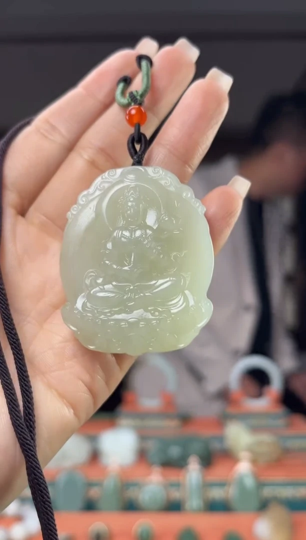 颈饰未镶嵌和田玉佩佩