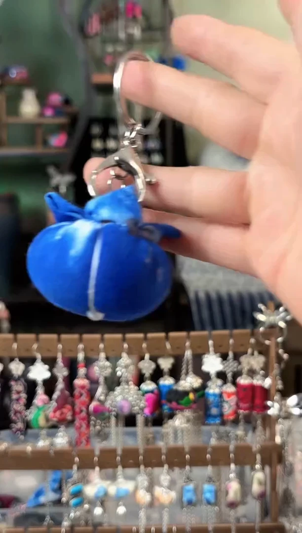 彩云南阁非遗老绣饰品870