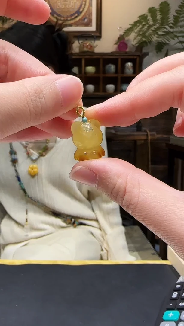 蜜蜡颈饰未镶嵌小熊