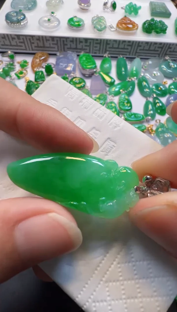 翡翠18K金镶嵌吊坠(不含链)16800