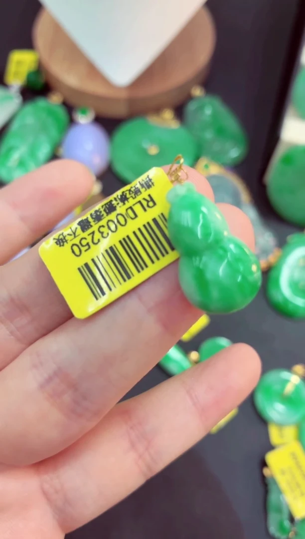 吊坠(不含链)18K金镶嵌翡翠挂件