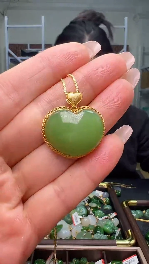 颈饰18K金镶嵌和田玉（多样性发货.发其一）11.20.06