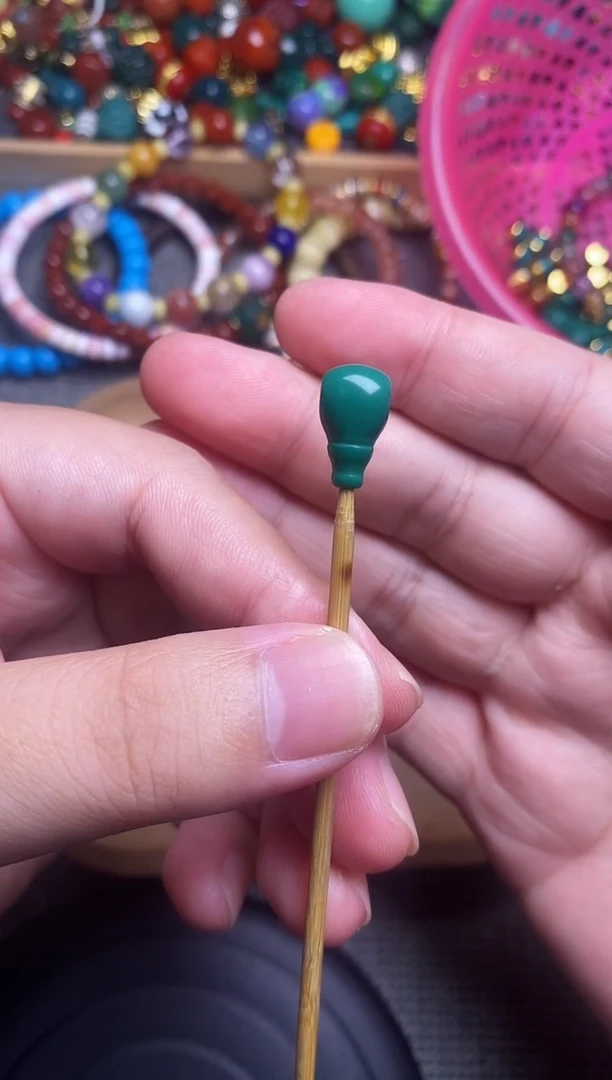 手工艺品琉璃老油绿三通卡8mm左右 单个发