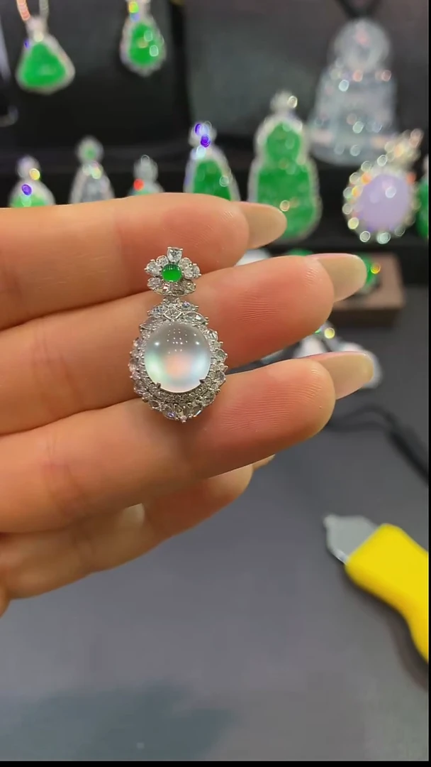 吊坠(不含链)18K金镶嵌翡翠吊坠