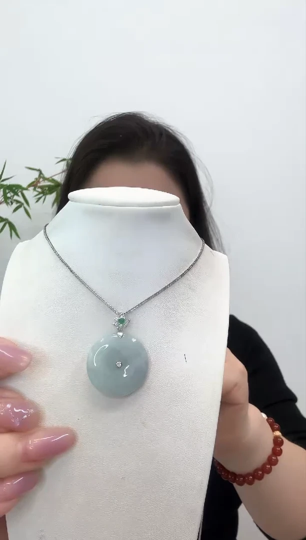 【闪购商品】翡翠吊坠(赠链)银S925镶嵌平安扣
