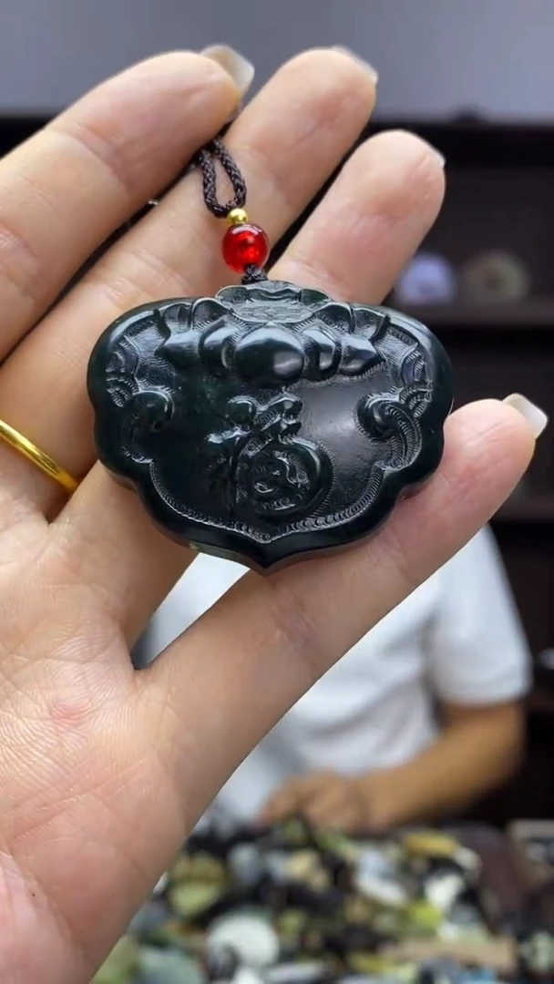 未镶嵌岫玉挂件