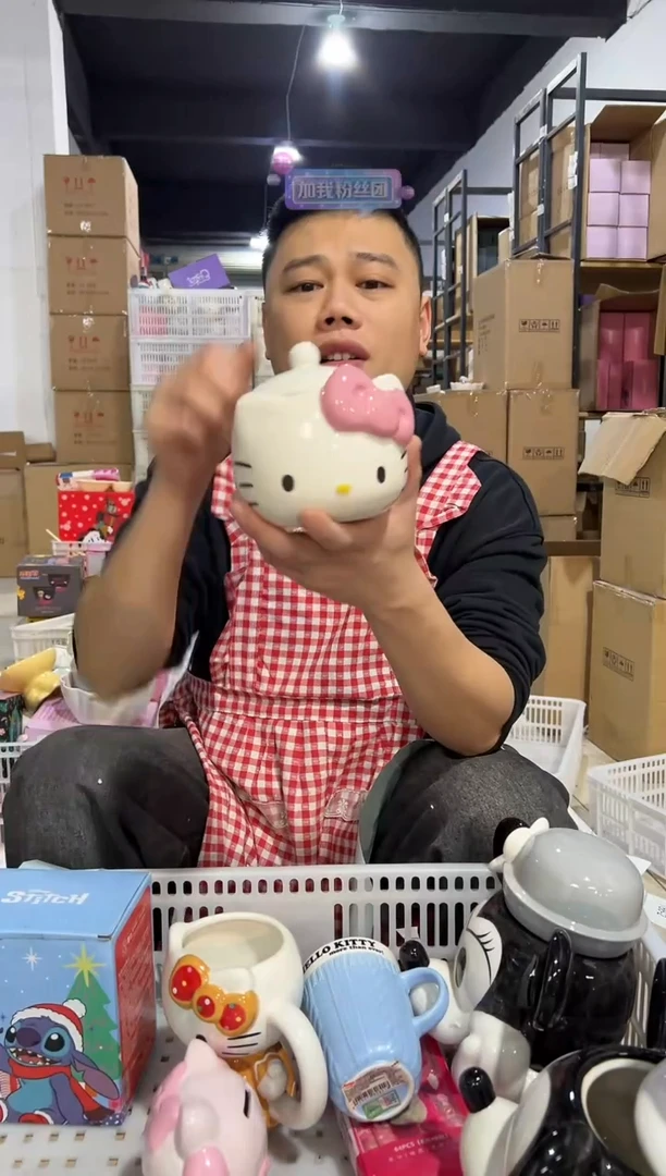 【闪购商品】杯小号粉色kt头带盖罐