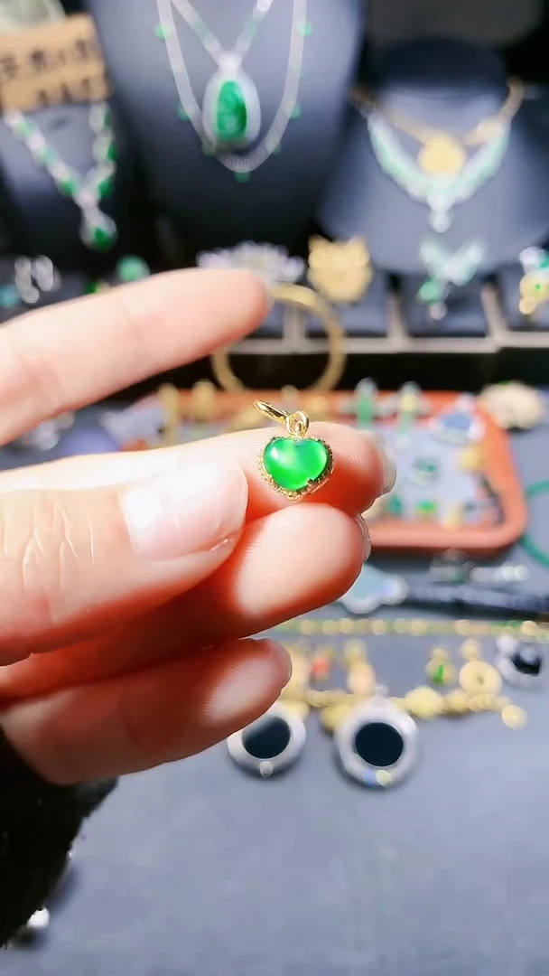 【闪购商品】翡翠吊坠(不含链)银S925镶嵌小提留