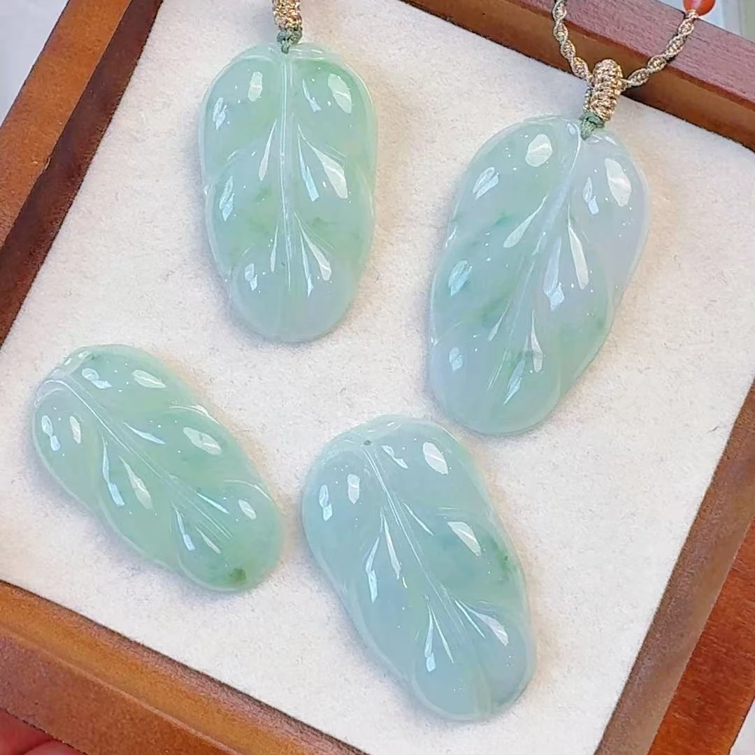 天然翡翠A货高级百搭冰种飘花叶子高43+宽25+厚5+（多样性发其一）