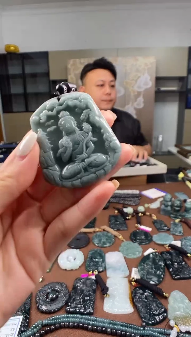 颈饰未镶嵌翡翠 多样性发其一