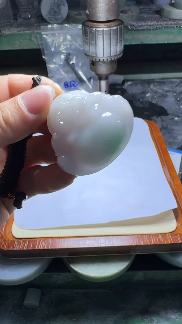 翡翠未镶嵌颈饰韵*智佛公