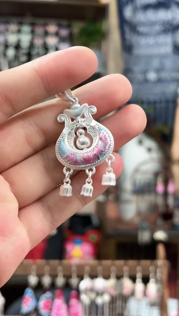 织绣民族风非遗老绣饰品552