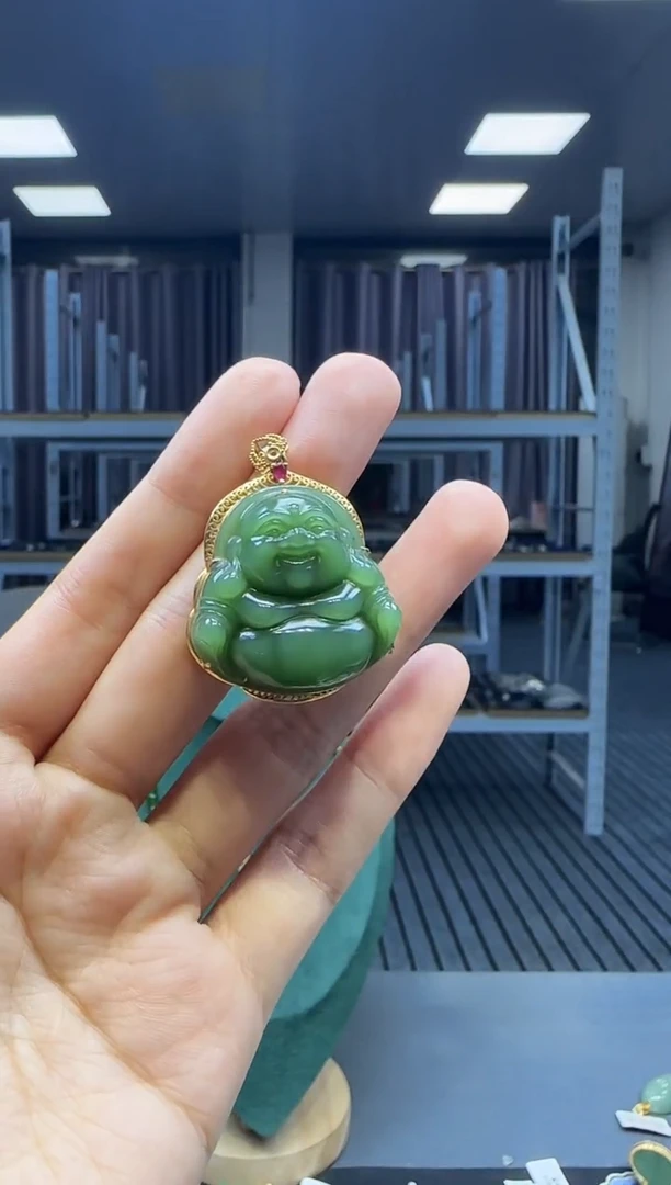 18K金镶嵌和田玉挂件1